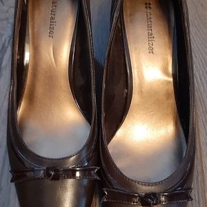 Naturalizer leather pumps